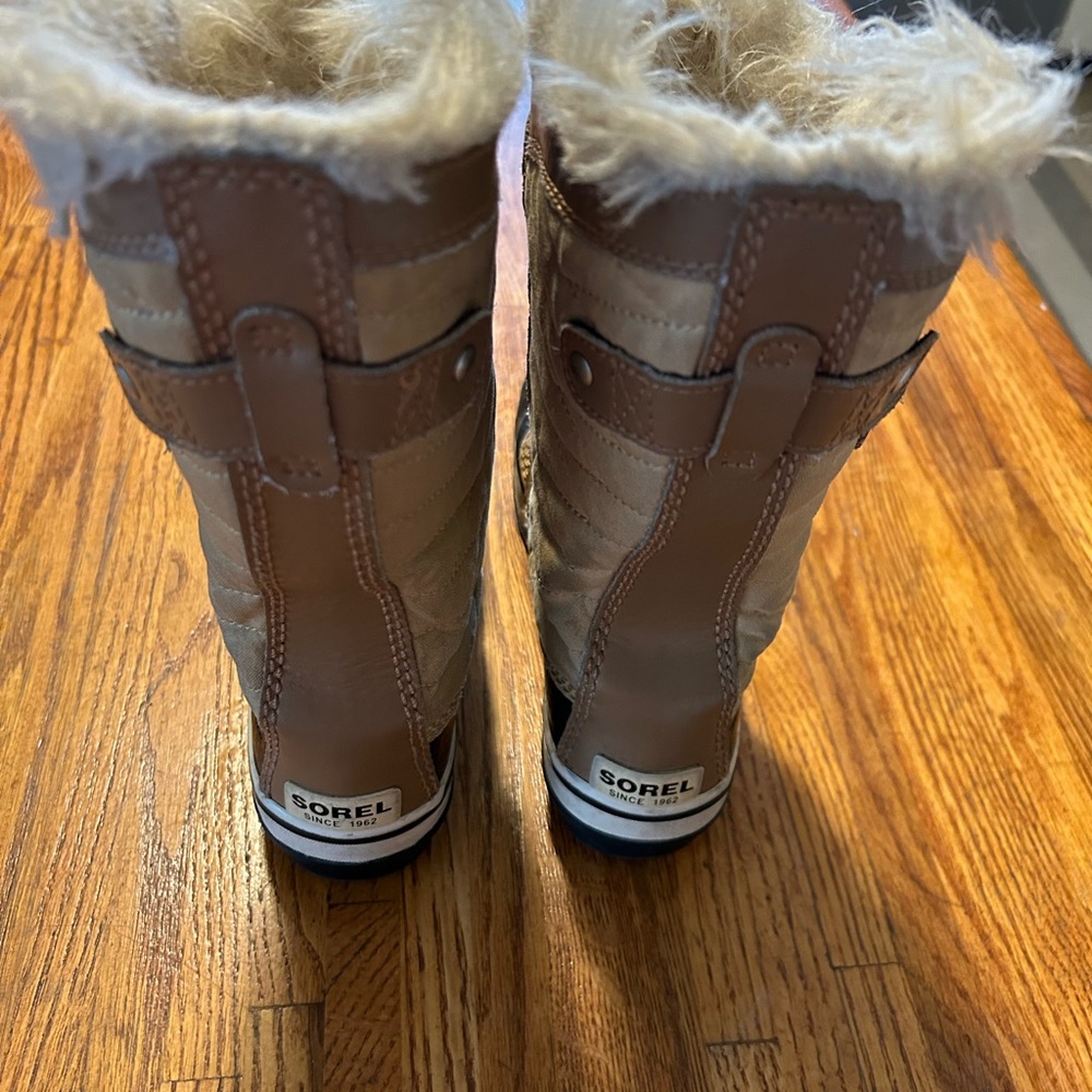 Sorel adorable size 1 girls boots - Picture 3 of 4